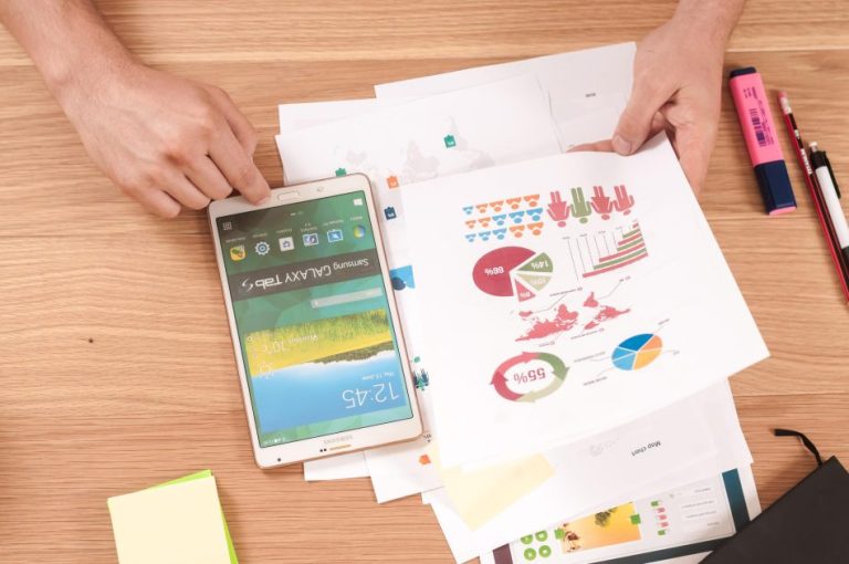Over ons Illustratie over fiscaal advies voor bedrijven met stappen en begeleiding van een specialist