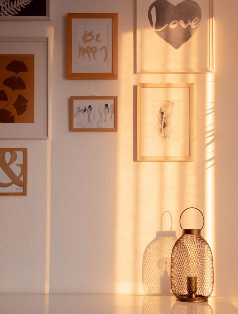 Over ons Innovatieve manieren om je interieur te transformeren met muurdecoratie, modulaire meubels en slimme verlichting